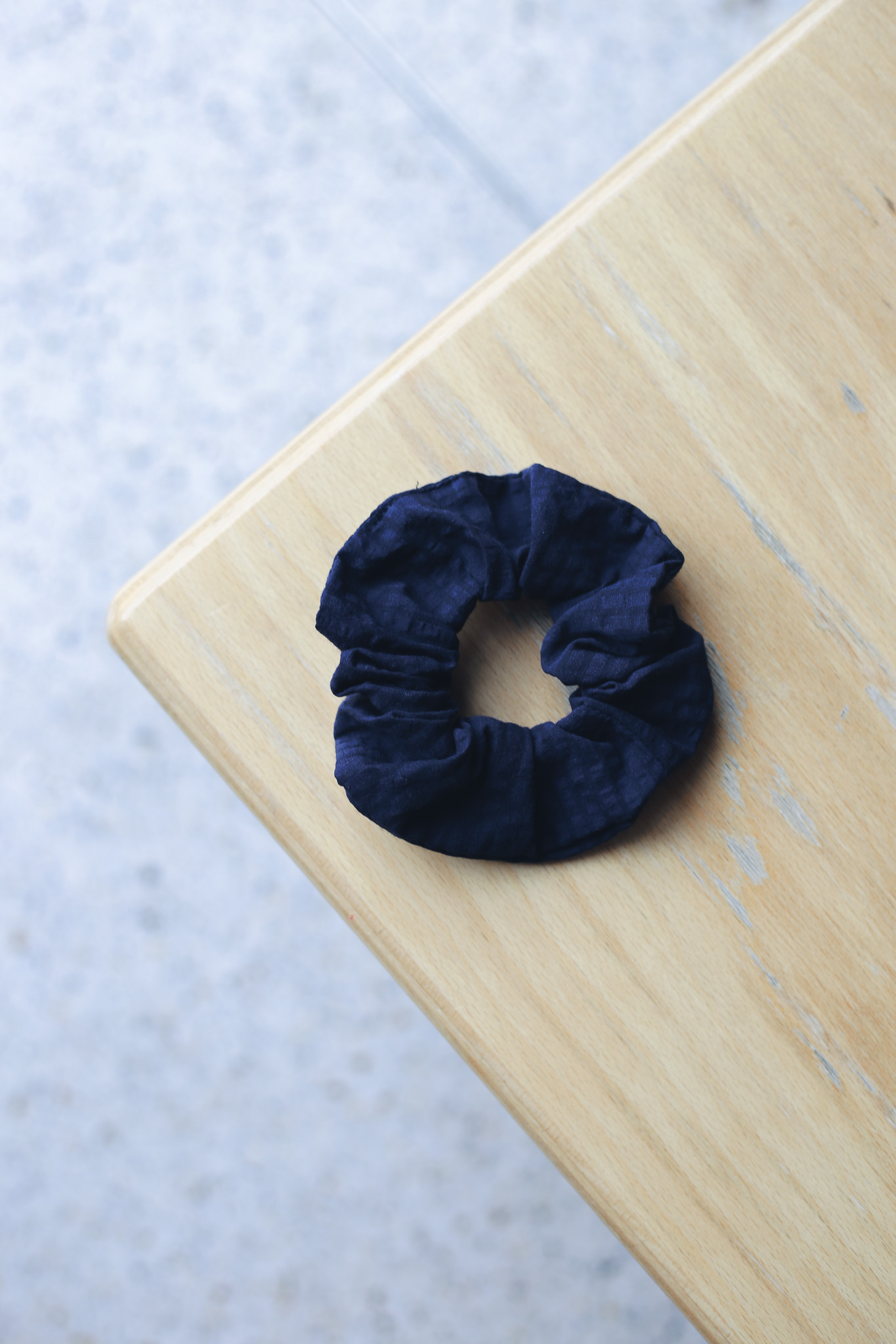 Gumička Seersucker Dark Blue - foto 1